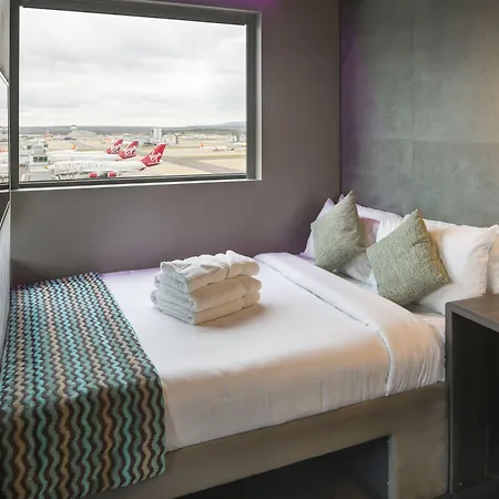 Bloc Hotel London Gatwick Airport-2